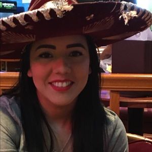 Meet your Posher, Julia